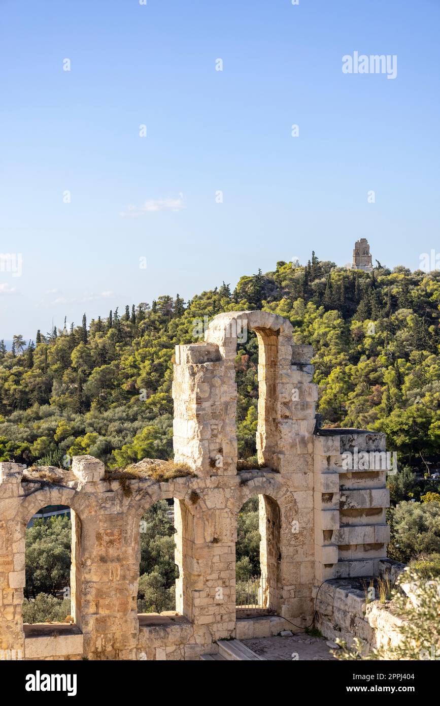 Teatro di Dioniso, resti dell'antico teatro greco situato sul versante meridionale della collina dell'Acropoli, Atene, Grecia Foto Stock