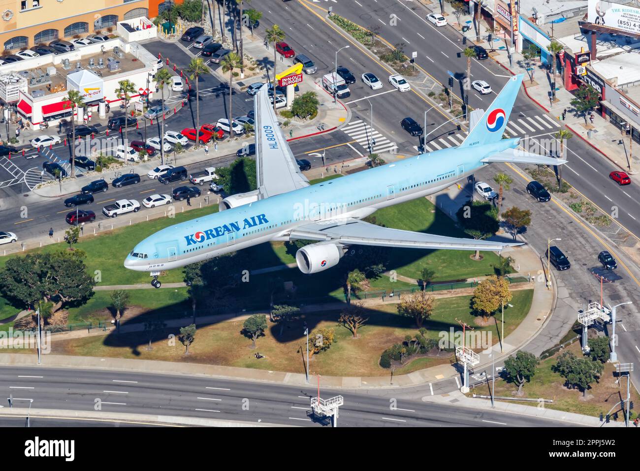 Korean Air Boeing 777-300(ER) aereo all'aeroporto di Los Angeles, vista aerea degli Stati Uniti Foto Stock