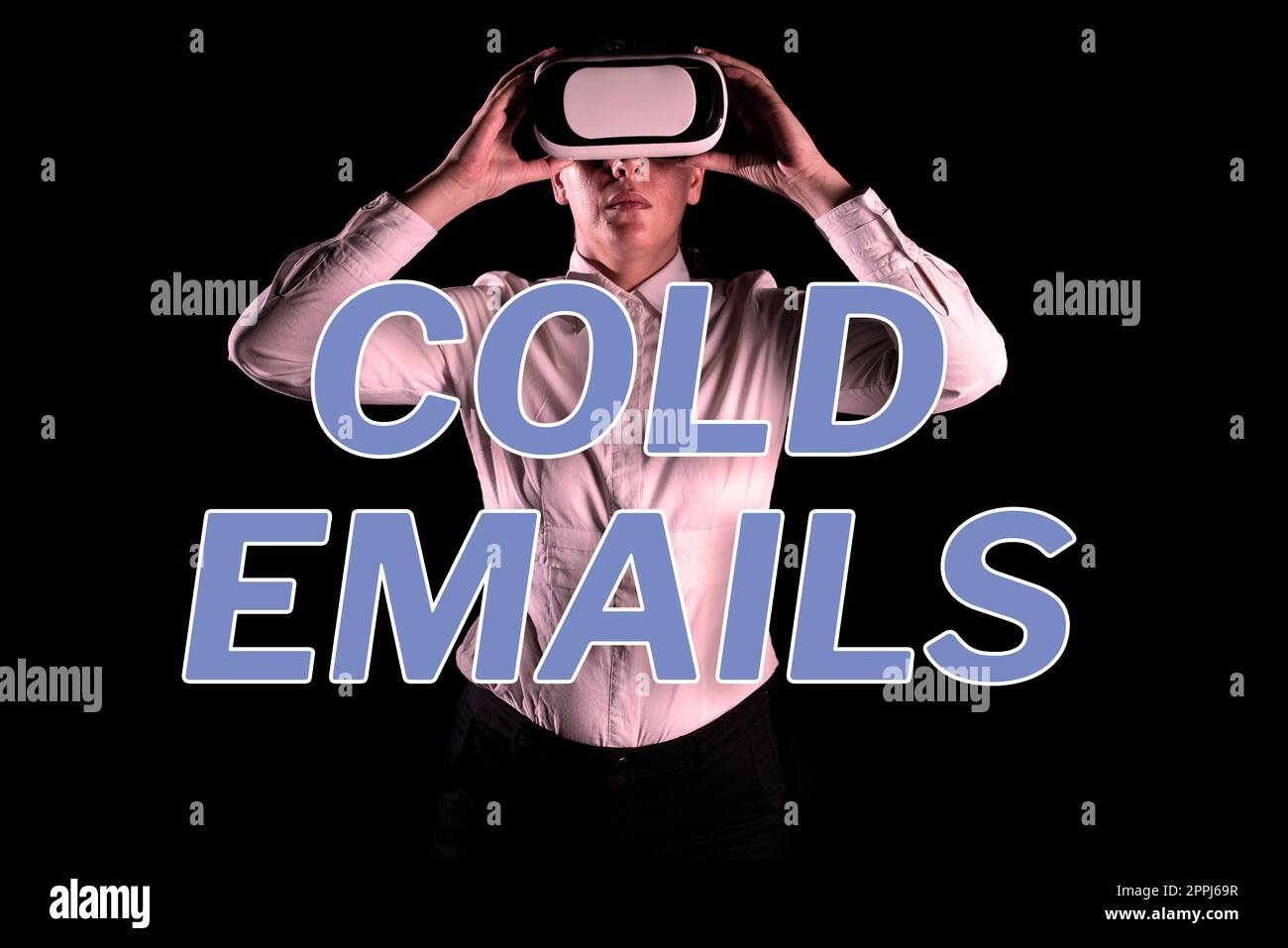 Didascalia di testo che presenta e-mail a freddo. E-mail non richiesta per la vetrina aziendale inviata a un destinatario senza contatto preventivo Foto Stock