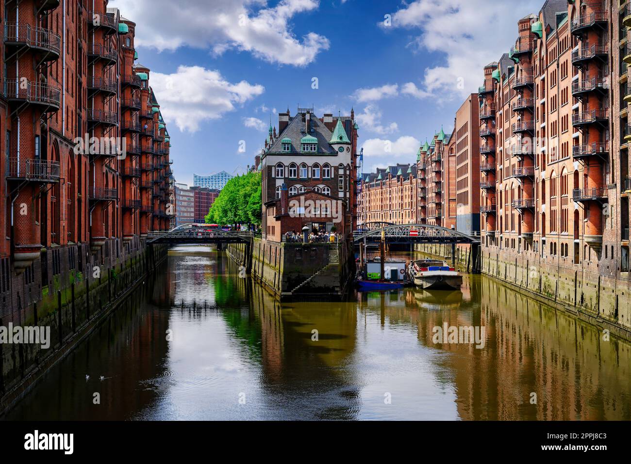 Una vista del castello di Amburgo nel quartiere dei magazzini Foto Stock