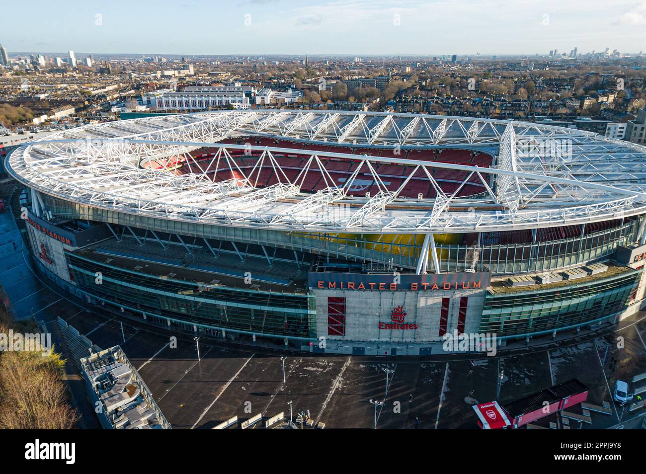 Emirates Stadium - sede dell'Arsenal London soccer club - vista aerea - LONDRA, Regno Unito - 20 DICEMBRE 2022 Foto Stock