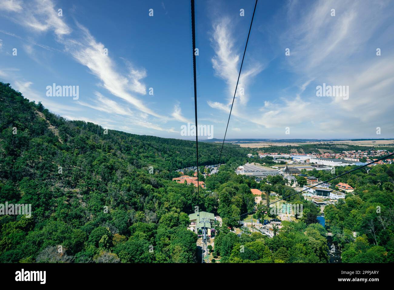 Una vista di Thale dalla Hexentanzplatz nelle montagne Harz Foto Stock