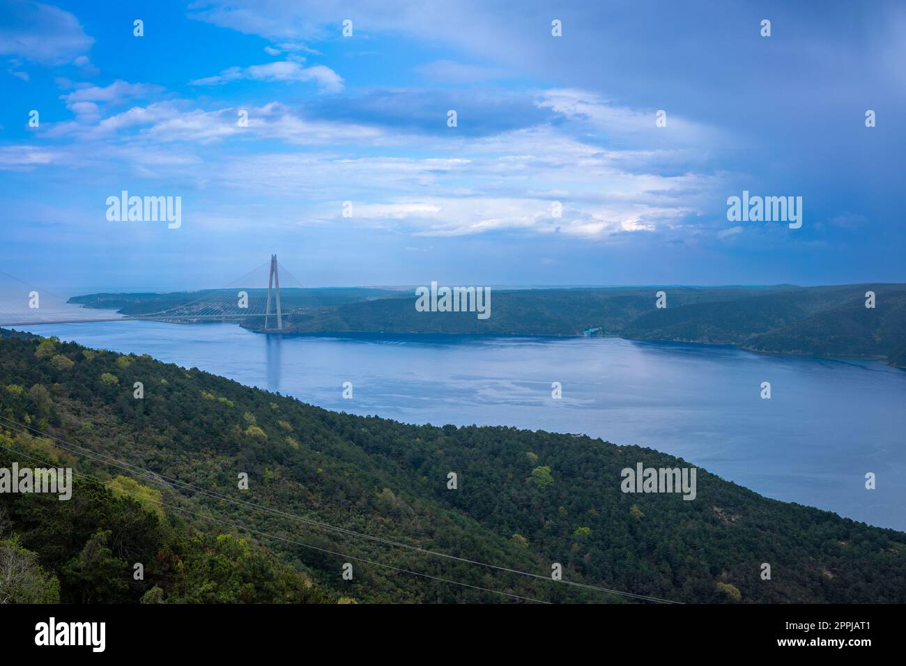 Il Bosforo di Istanbul e il terzo ponte Foto Stock