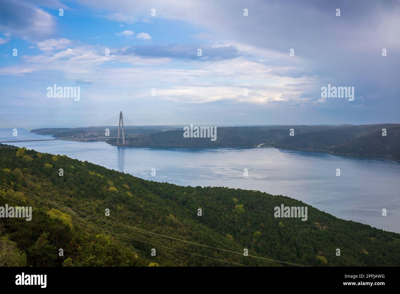 Il Bosforo di Istanbul e il terzo ponte Foto Stock