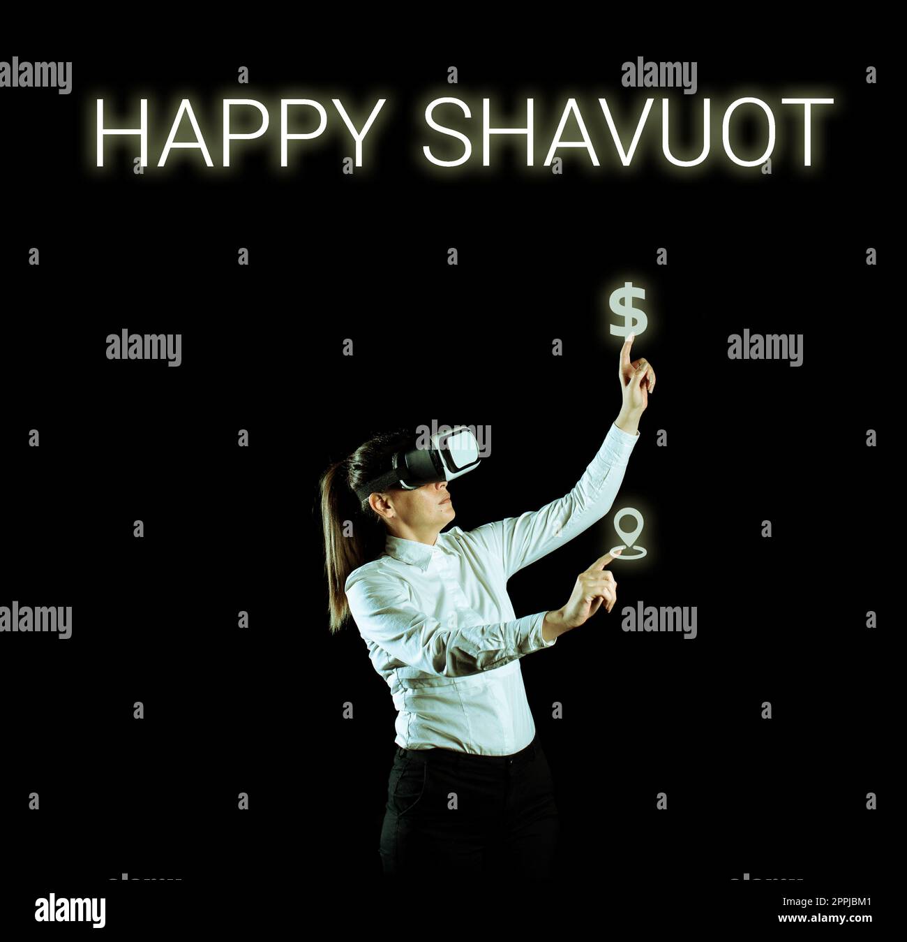 Firma scritta a mano Happy Shavuot. Foto concettuale festa ebraica commemorativa della rivelazione dei dieci Comandamenti Foto Stock