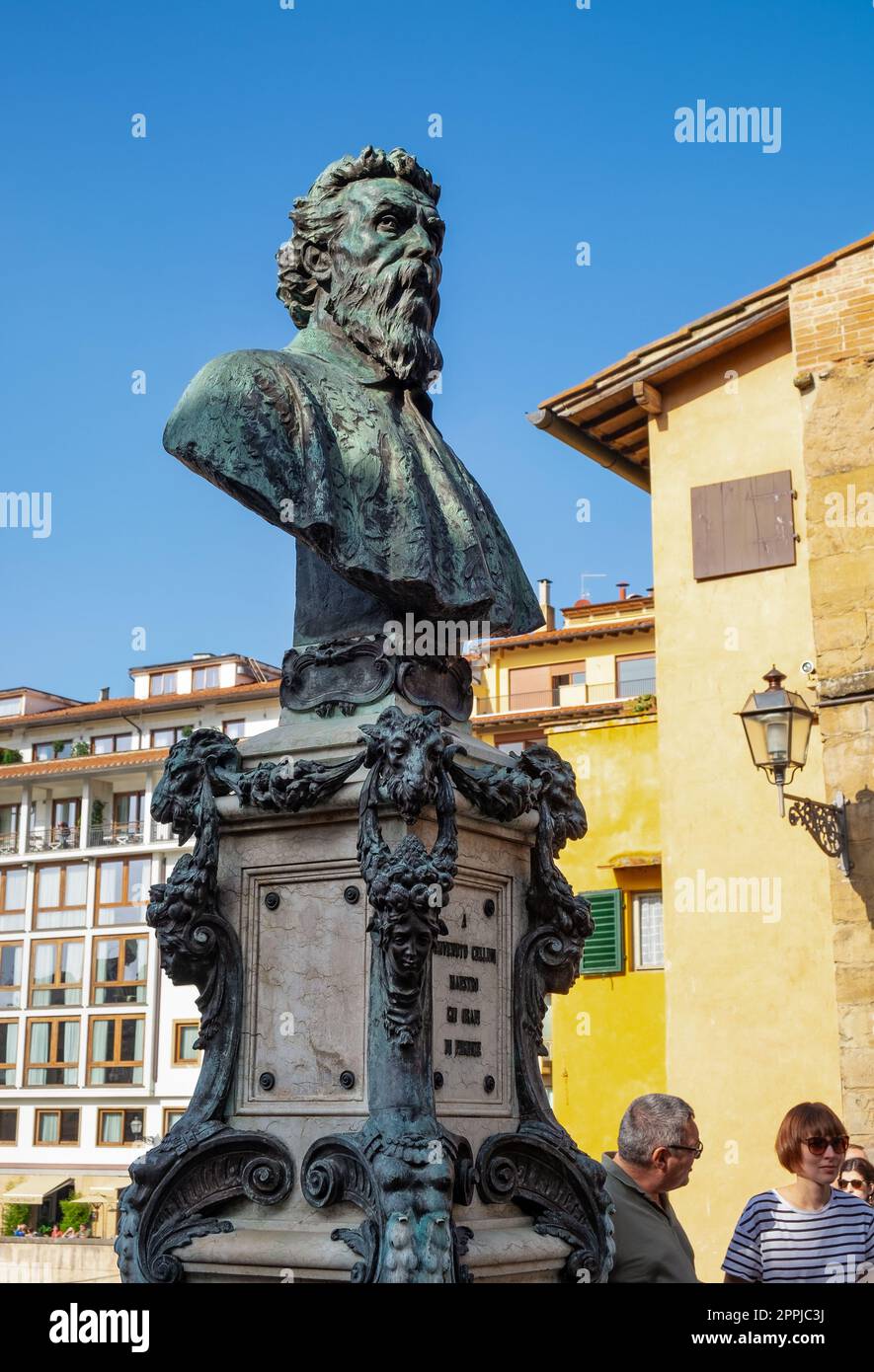 Benvenuto Chellini monumento in bronzo al Ponte Vecchio di Firenze. Foto Stock