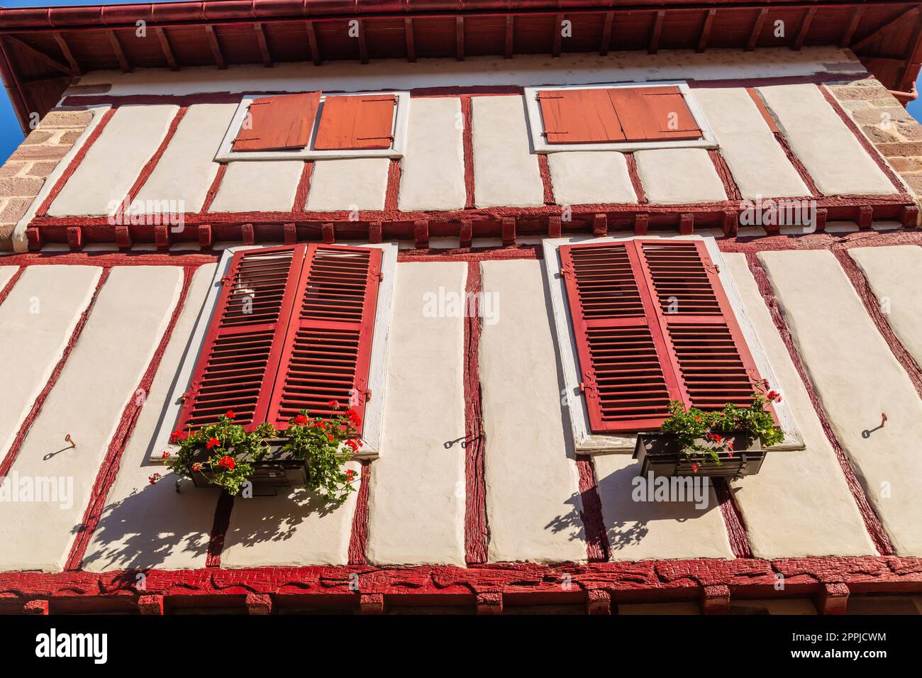 Edificio tradizionale nel Paese Basco francese Foto Stock