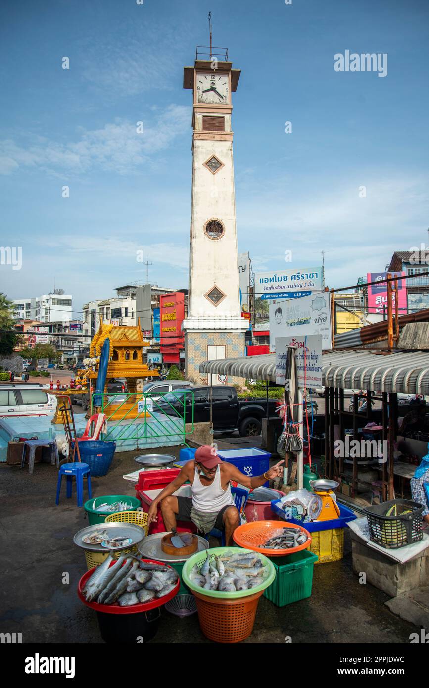 TORRE DELL'OROLOGIO DELLA CITTÀ SIRACHA DELLA THAILANDIA Foto Stock