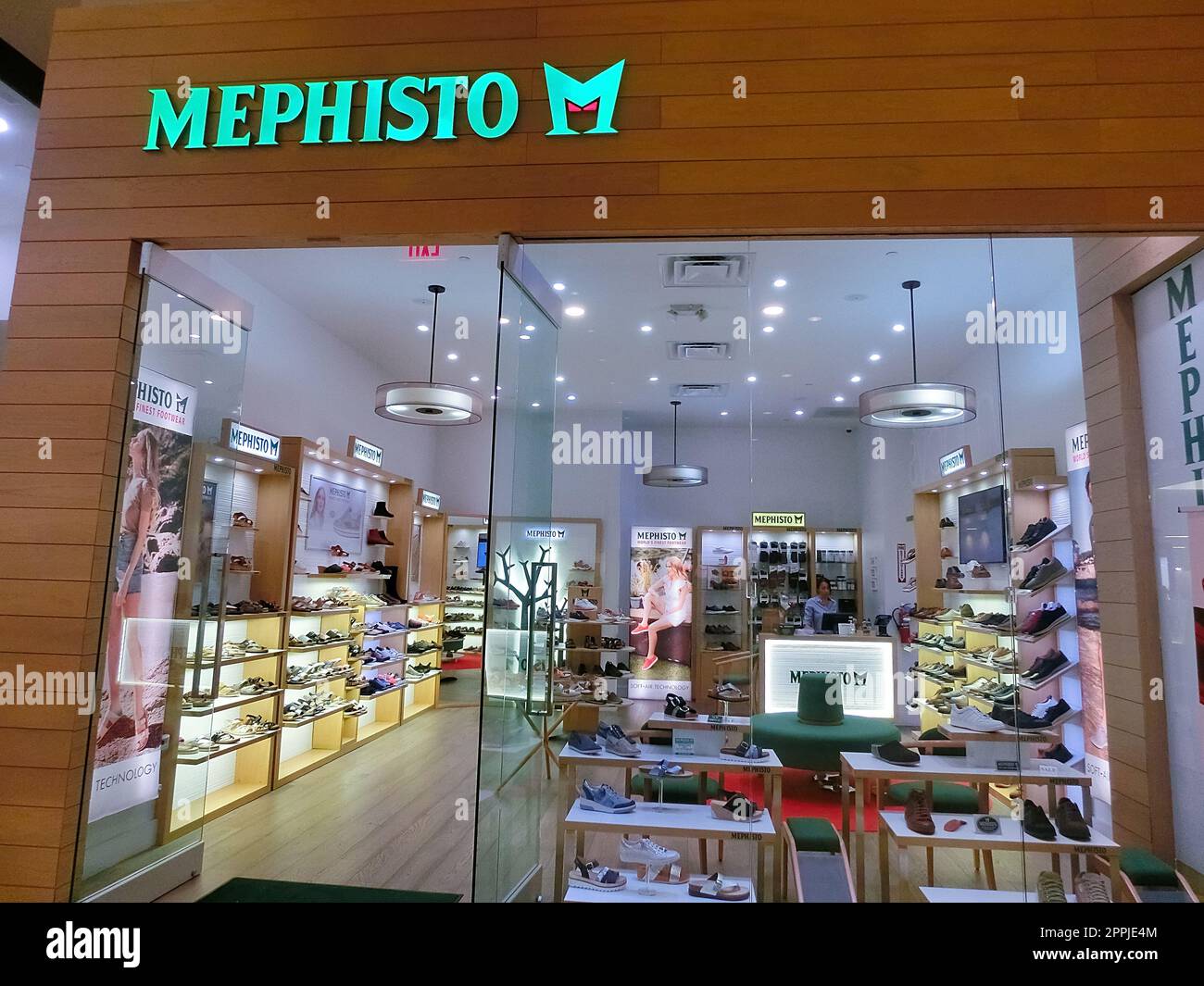Negozio Mephisto nel centro commerciale Aventura, Florida. Mephisto è una famosa azienda di calzature casual e cittadine Foto Stock