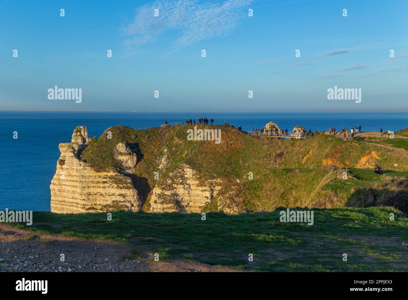 La gente si riposa e si gode la vista Foto Stock