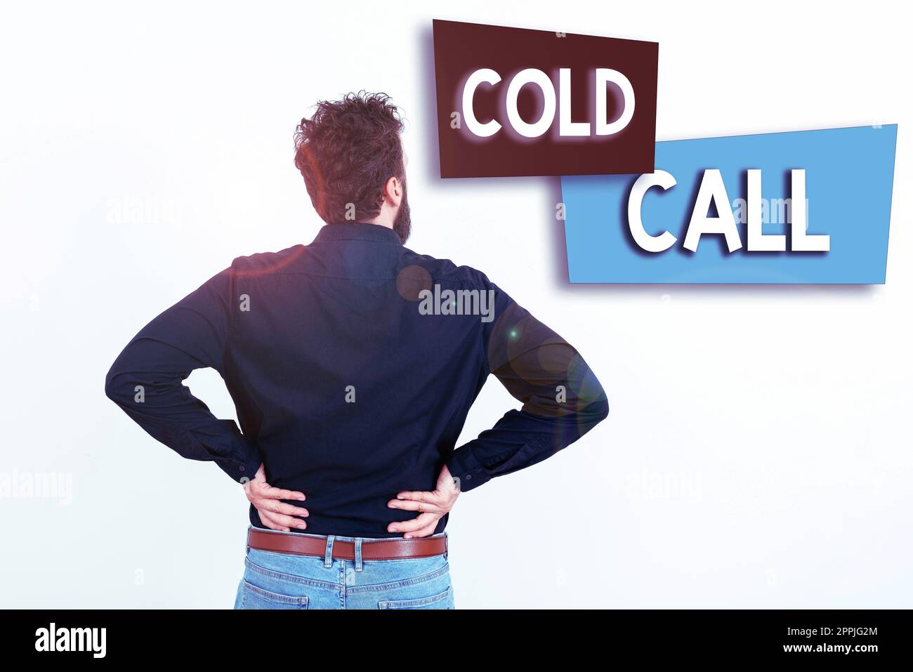 Testo che mostra ispirazione chiamata a freddo. Foto concettuale chiamata non richiesta effettuata da qualcuno che cerca di vendere beni o servizi Foto Stock