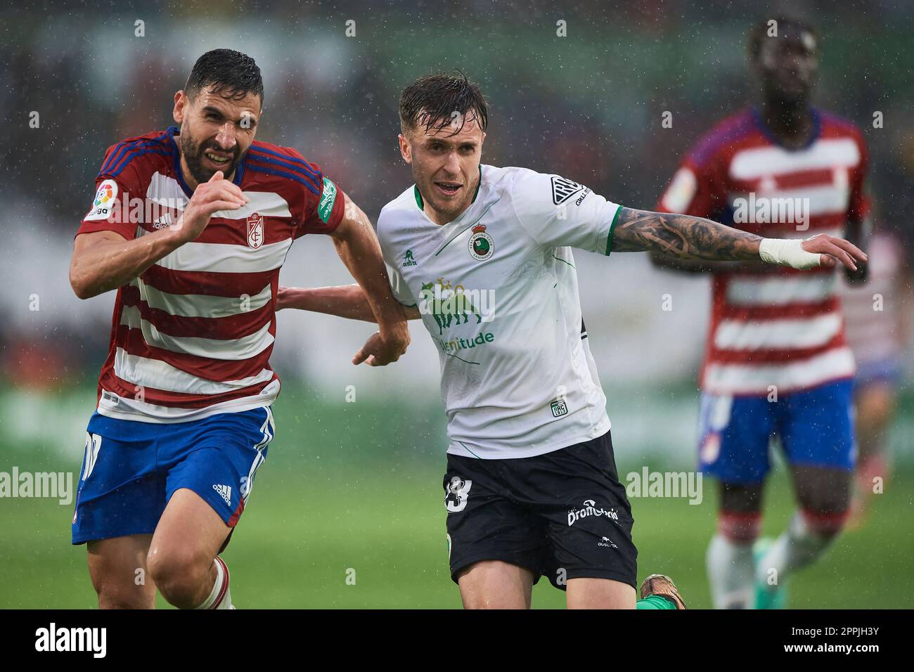 Daniel Fernandez del Real Racing Club e Antonio Jose Rodriguez di Granada CF durante la partita la Liga Smartbank tra Real Racing Club e Granada Foto Stock