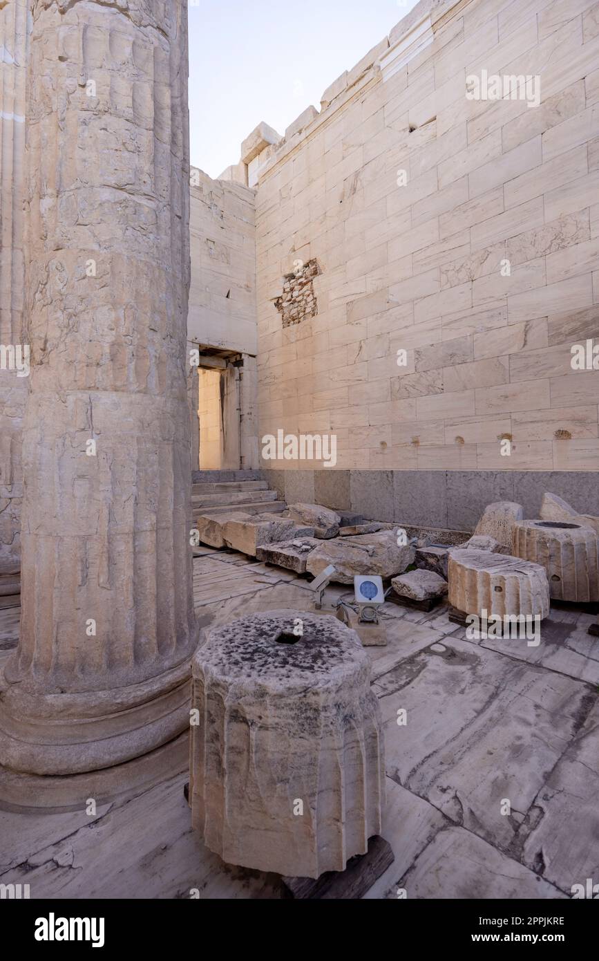 Propilaia, monumentale porta cerimoniale per l'Acropoli di Atene, Grecia. Foto Stock