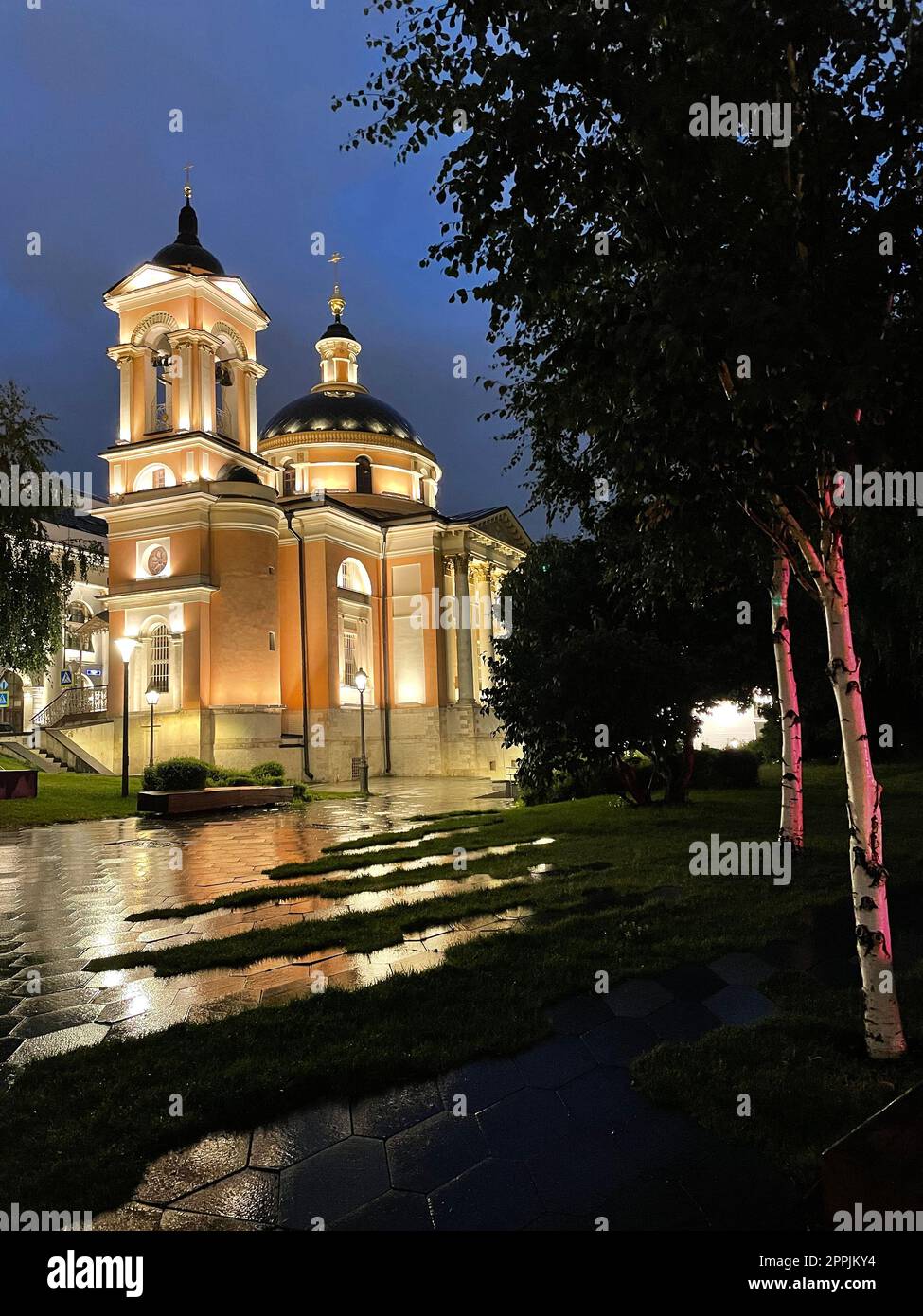 La Chiesa di S.. Varvara XIV secolo nel Parco Zaryadye, Mosca Foto Stock