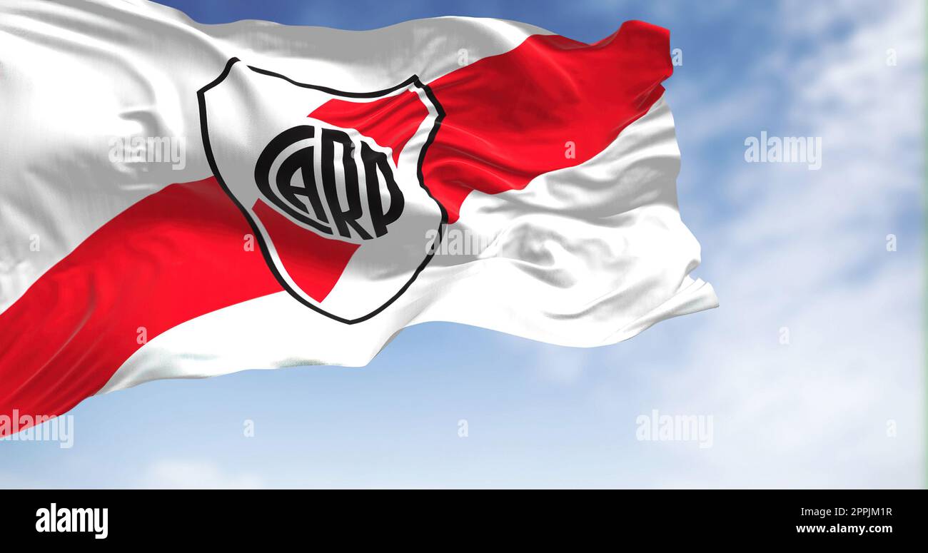 La bandiera del River Plate sventolava nel vento. Foto Stock