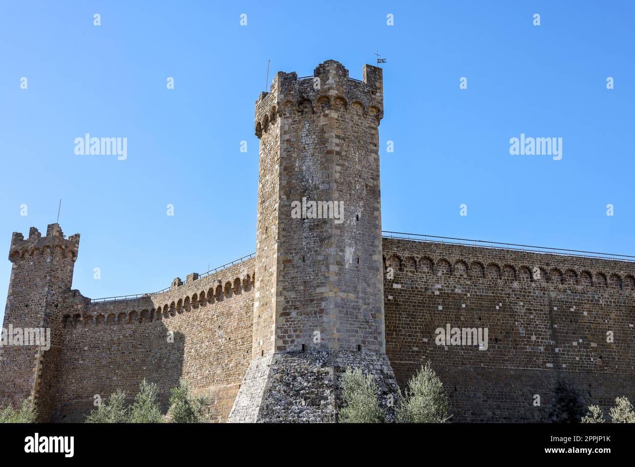 Fortezza del XIV secolo ampliata nel 1571 da Cosimo i de'Medici. Montalcino, Italia Foto Stock