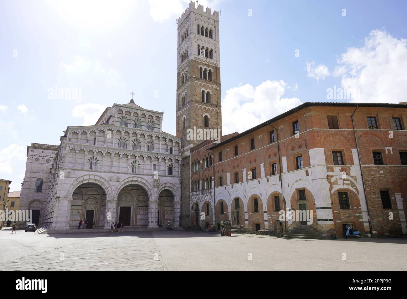 LUCCA, ITALIA - 25 GIUGNO 2022: Cattedrale di San Martino a Lucca, Toscana, Italia Foto Stock