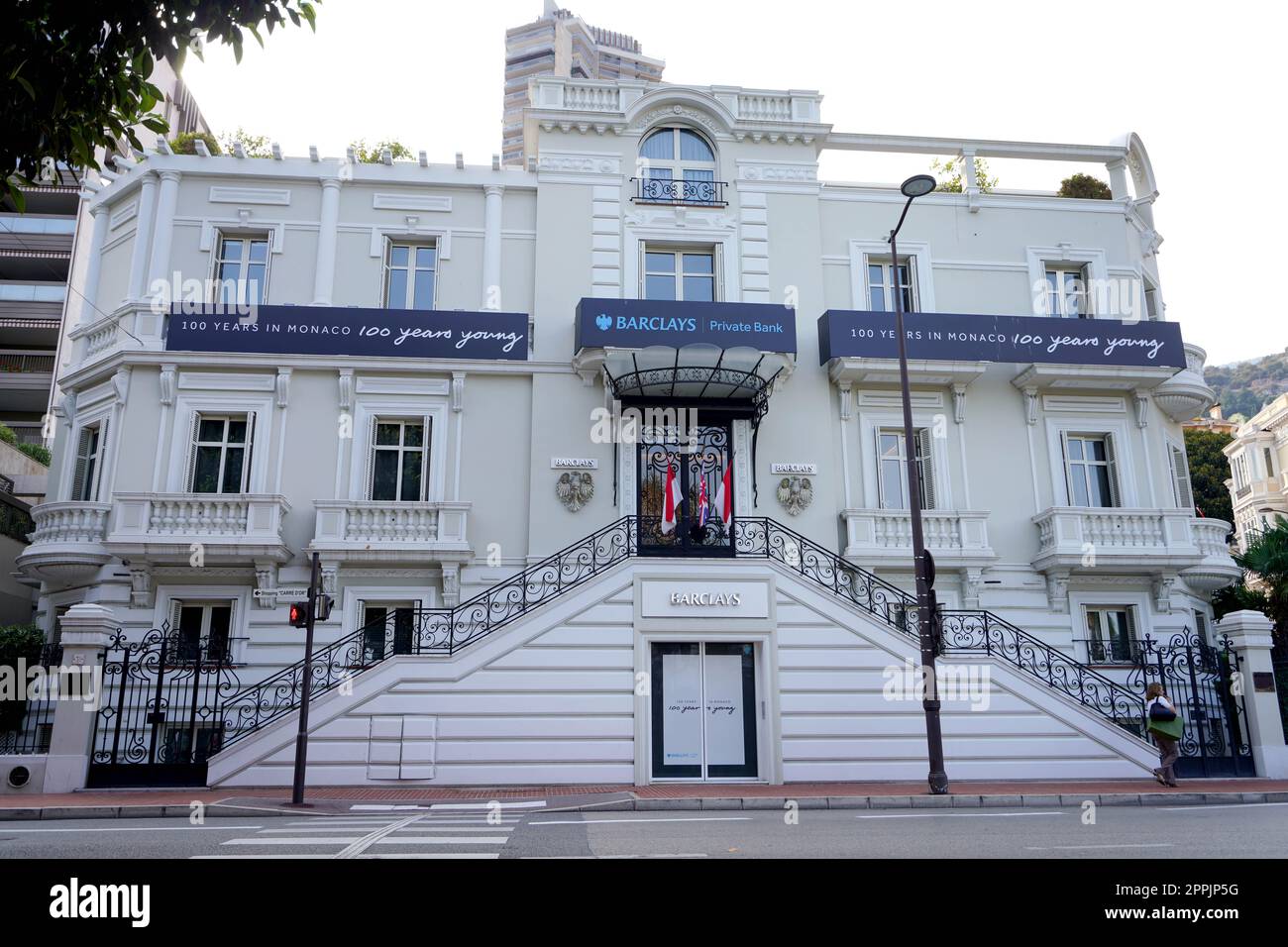 MONTE CARLO, MONACO - 18 GIUGNO 2022: Facciata della banca Barclays a Monte Carlo, Monaco Foto Stock