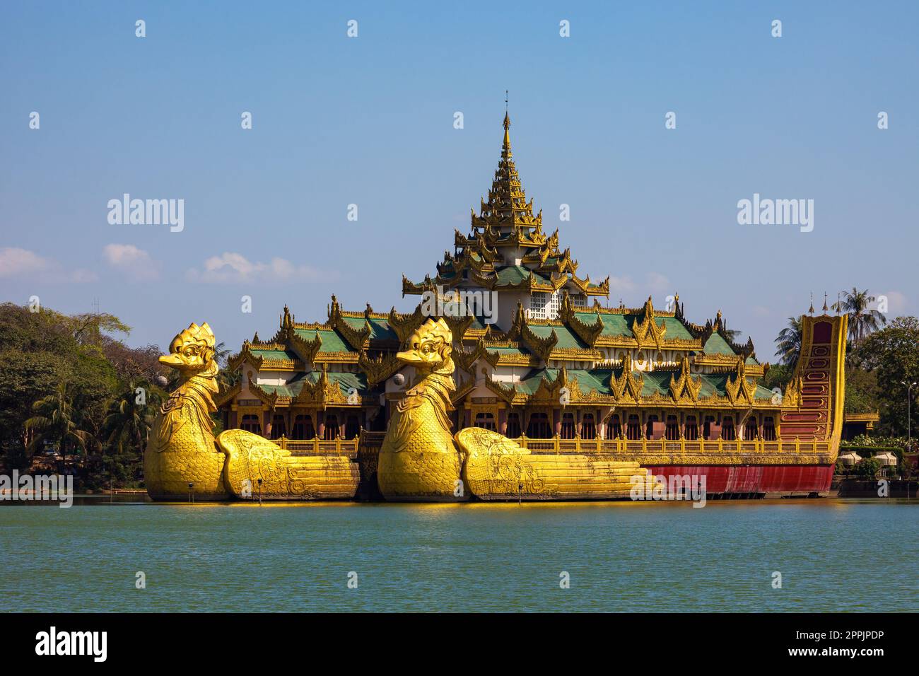 La chiatta reale a Rangoon Myanmar Foto Stock