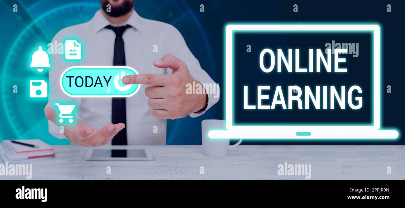 Scrittura di testo in corso di formazione online. Parola scritta su Larding con l'assistenza di Internet e di un computer Foto Stock