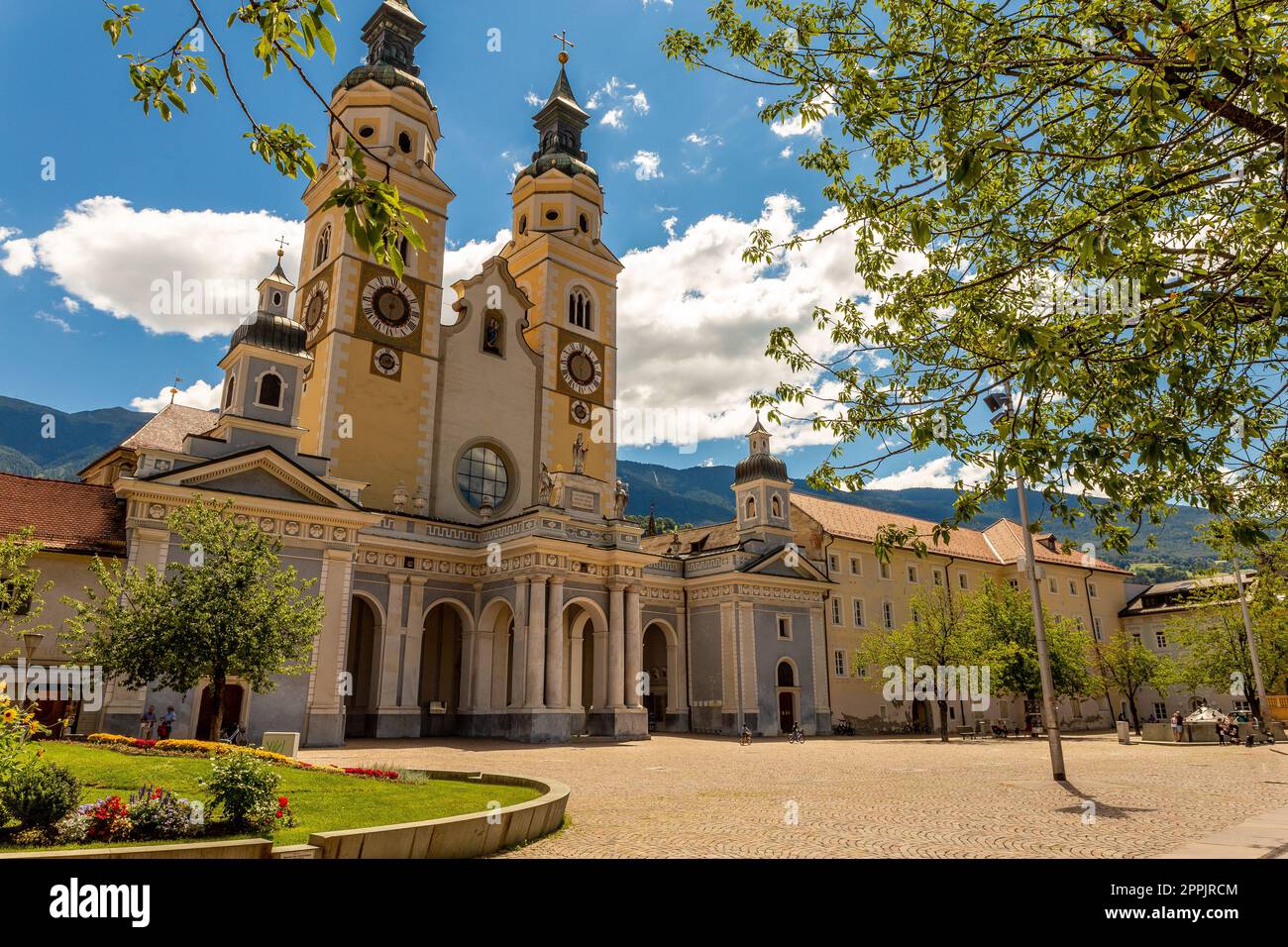 L'iconica Piazza della Cattedrale di Bressanone Foto Stock