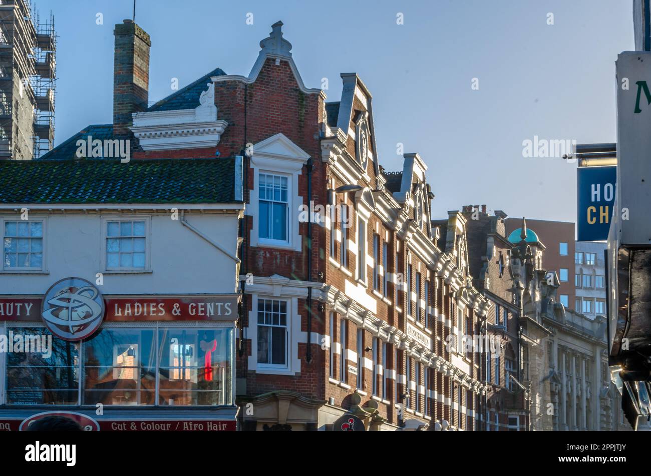 NORWICH, INGHILTERRA, Regno Unito - 29 DICEMBRE 2013: Architettura nel centro storico di Norwick, Norfolk, Inghilterra, Regno Unito Foto Stock