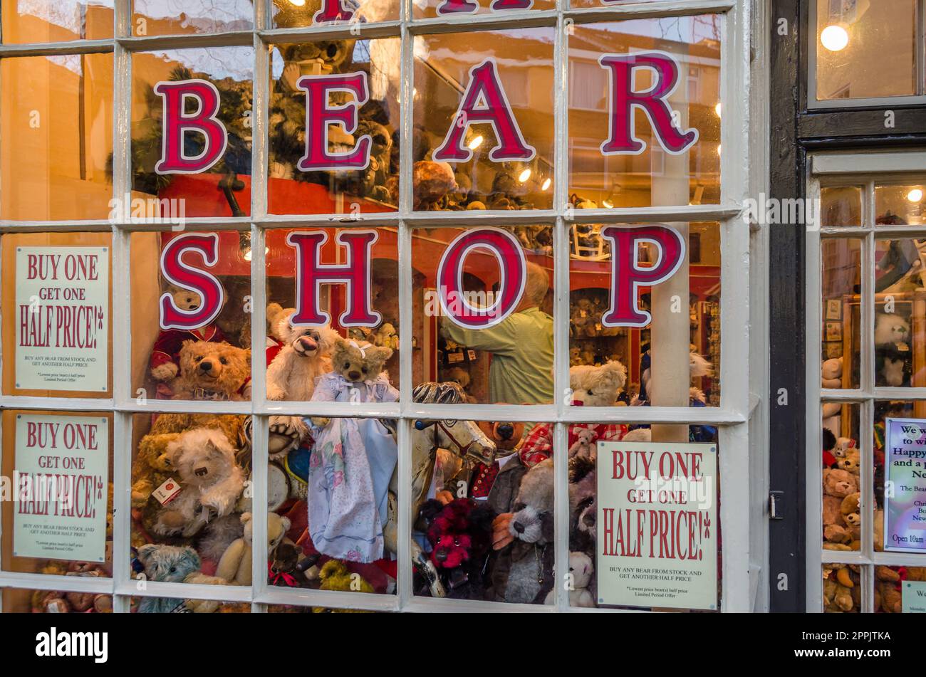 NORWICH, INGHILTERRA, Regno Unito - 29 DICEMBRE 2013: Vista del negozio di orsacchiotti 'The Bear Shop' nella città vecchia di Norwick, Norfolk, Inghilterra, Regno Unito Foto Stock