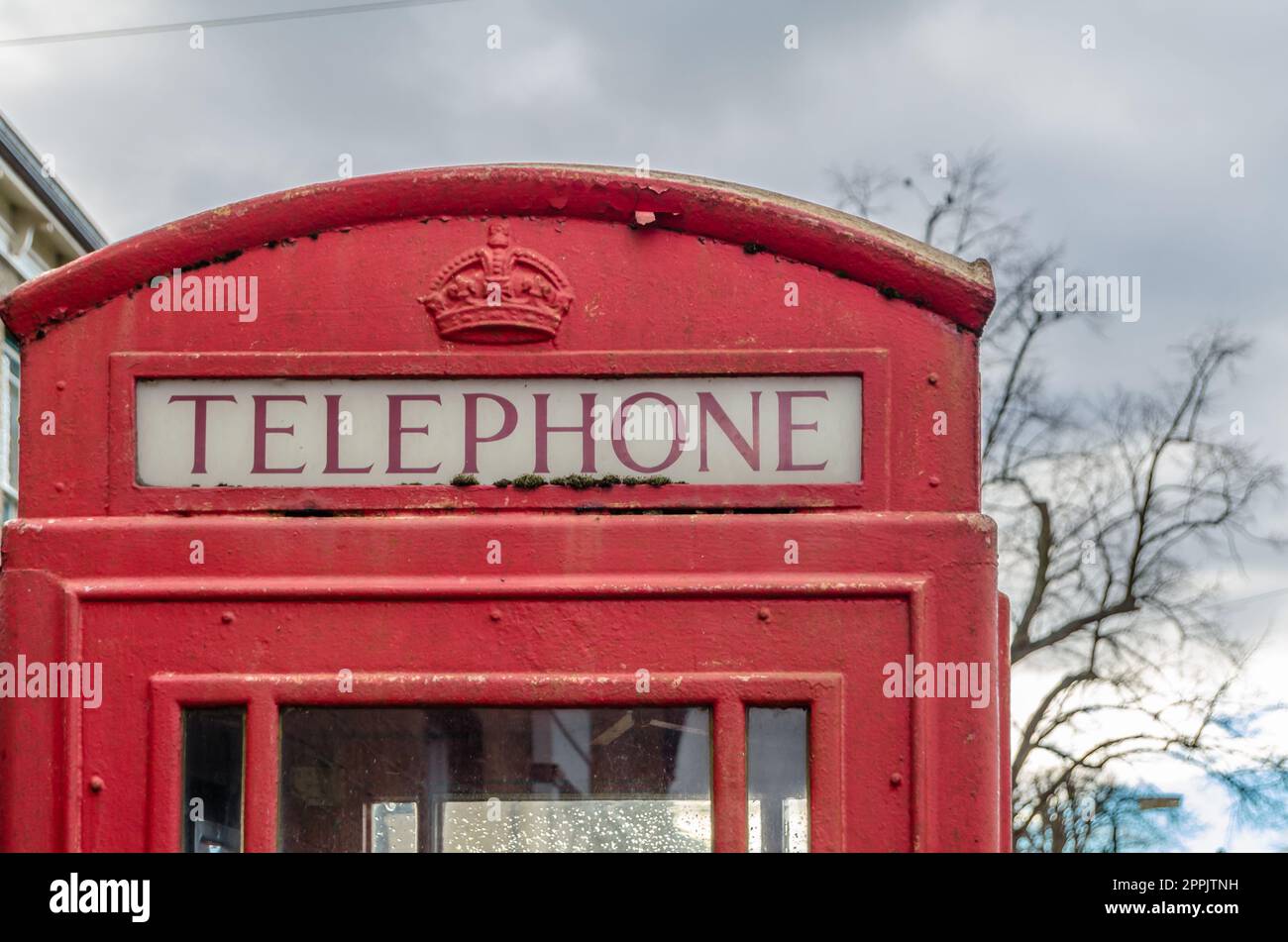 Vecchia cabina telefonica inglese immagini e fotografie stock ad alta