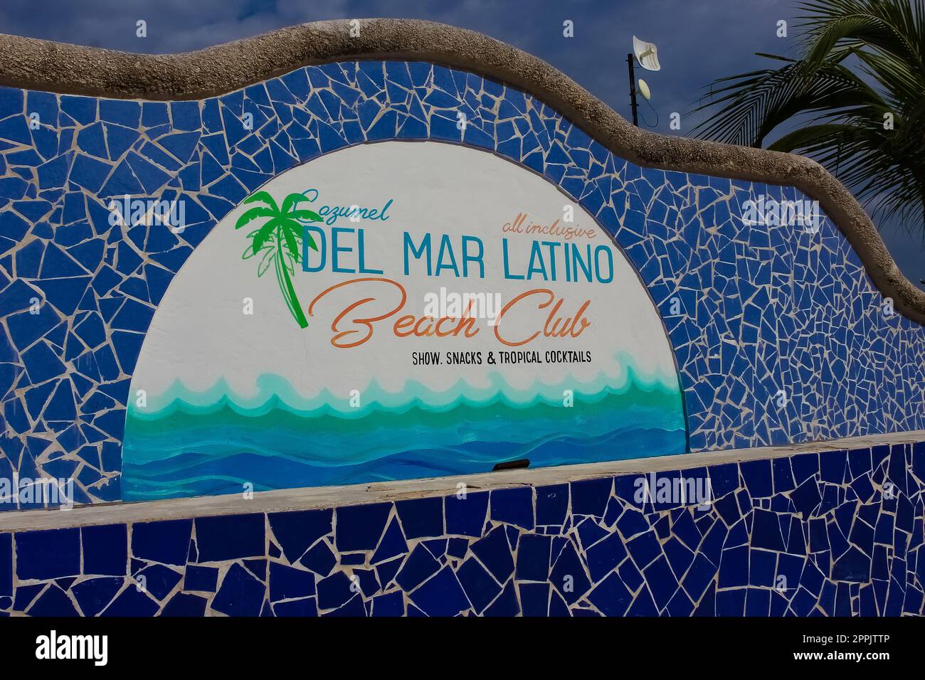 Vista sulla strada del resort cozumel Beach club del mar latino a Cozumel, Messico Foto Stock