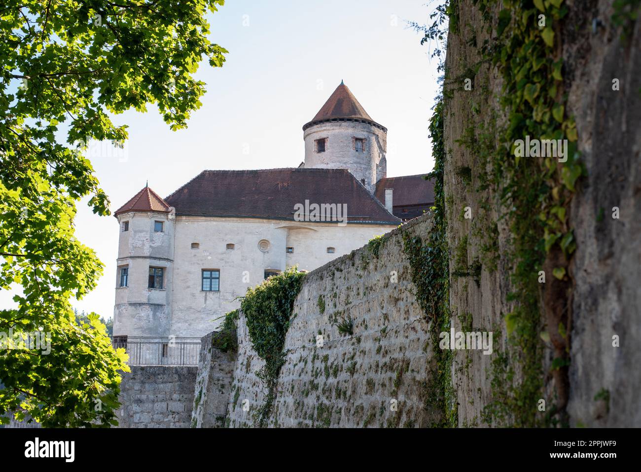 Splendidi campi medievali del castello di Burghausen in Baviera Foto Stock