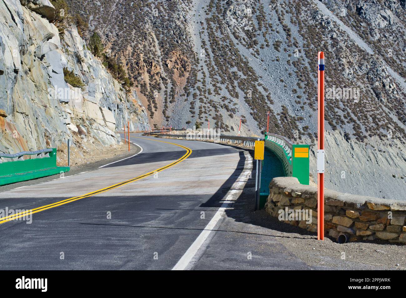 Passo Tioga sulle montagne della sierra nevada, california. Strada statale 120 a Yosemite. Foto Stock