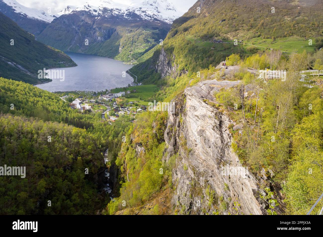 Vista sul fiordo di Geiranger in Norvegia. Paesaggio, natura, viaggi e turismo. Foto Stock