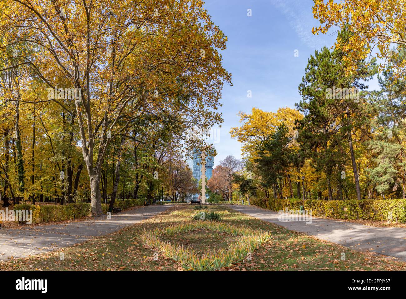 Herastrau Park e Column Monument in autunno Foto Stock