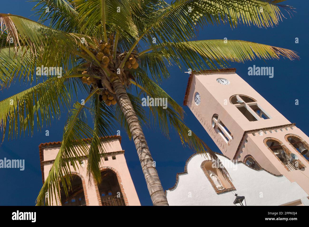 La chiesa cattolica di El Tuito è stata fondata nel 16th ° secolo. E' una piccola città a circa 55 minuti da Puerto Vallarta Messico Foto Stock