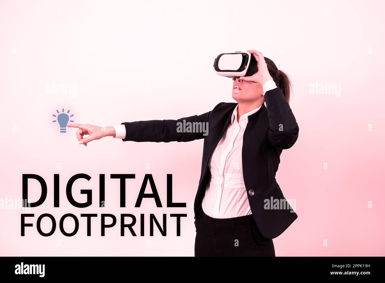 Scrittura a mano del testo Footprint digitale. Business idea utilizza la tecnologia digitale per gestire il processo di produzione Foto Stock