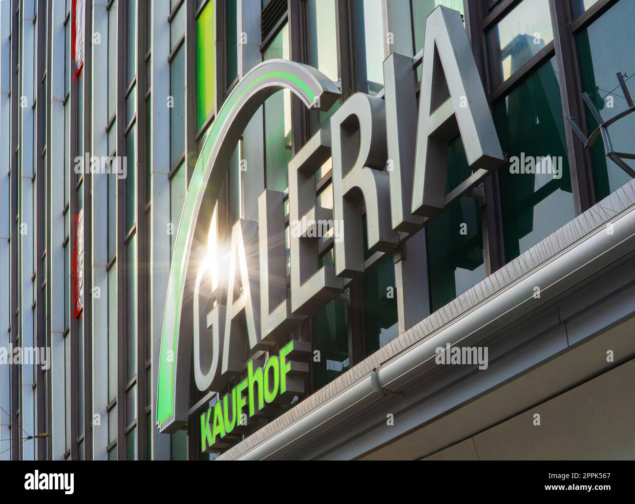 Segno della nota catena tedesca di grandi magazzini Galeria Kaufhof, Kassel, Germania, 21 ottobre 2019 Foto Stock