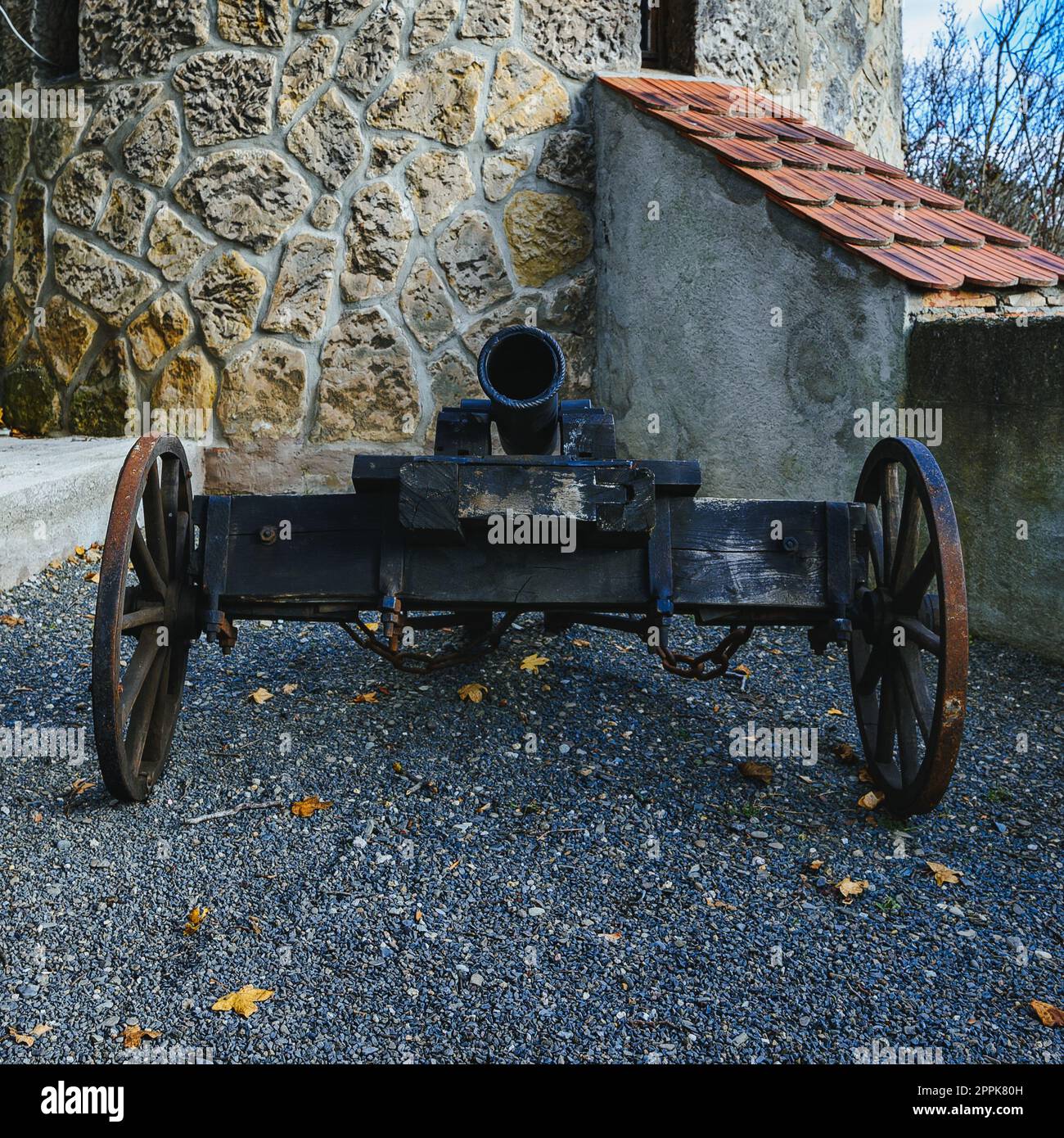 Vecchio cannone nel castello di Rosenburg vicino a Ballenstedt, in Sassonia, Anhalt Foto Stock
