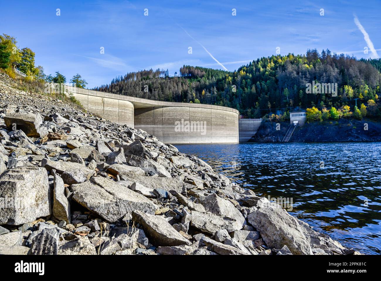 Diga di Okertalsperre nei pressi di Altenau, nei monti Harz, nel distretto di Goslar, in Germania Foto Stock