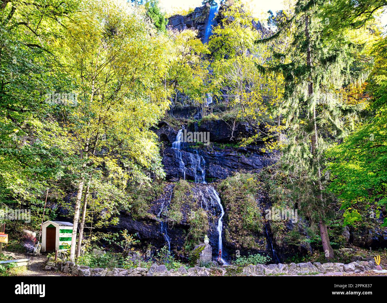 La cascata Romkerhall alta 64 metri è la più alta delle Harz Mountains. Foto Stock