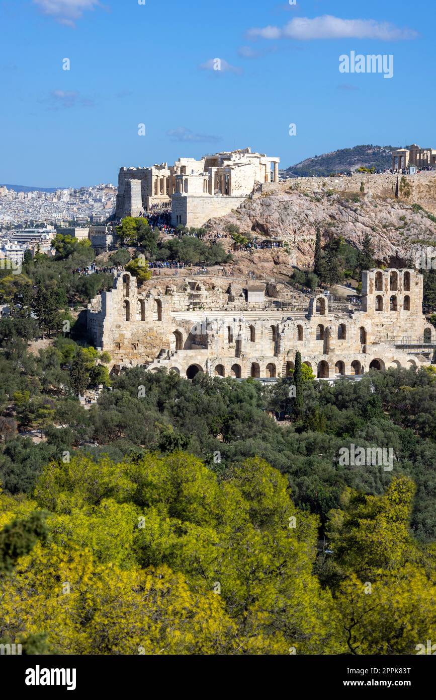 Vista dell'Acropoli di Atene e del Teatro di Dioniso dalla Collina del Musa, Atene, Grecia Foto Stock