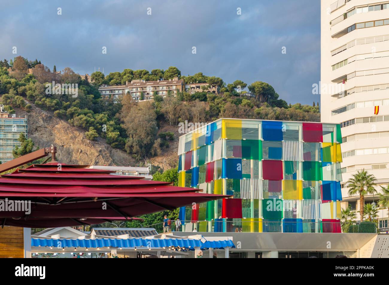 MALAGA, SPAGNA - 12 OTTOBRE 2021: Il Centro Pompidou Malaga, parte del Centro Nazionale di Arte e Cultura Georges Pompidou di Francia, situato nello spazio chiamato El Cubo (il Cubo) a Malaga, Spagna, inaugurato nel 2015 Foto Stock