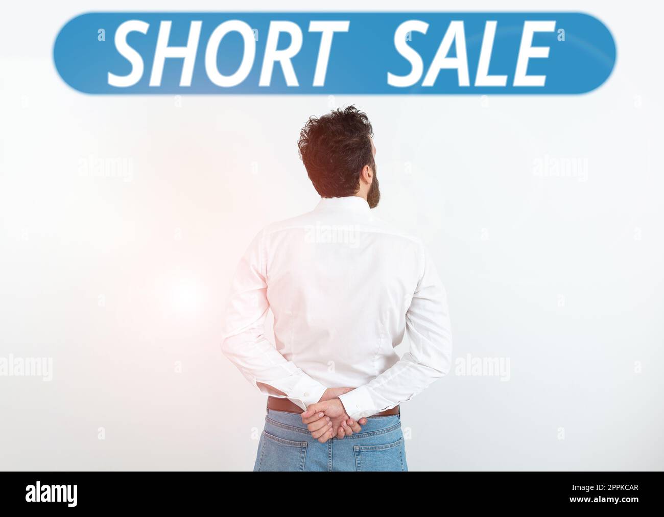 Scrittura visualizzazione testo breve vendita. Vetrina di affari Home che è offerto ad un prezzo che è inferiore all'importo dovuto Foto Stock