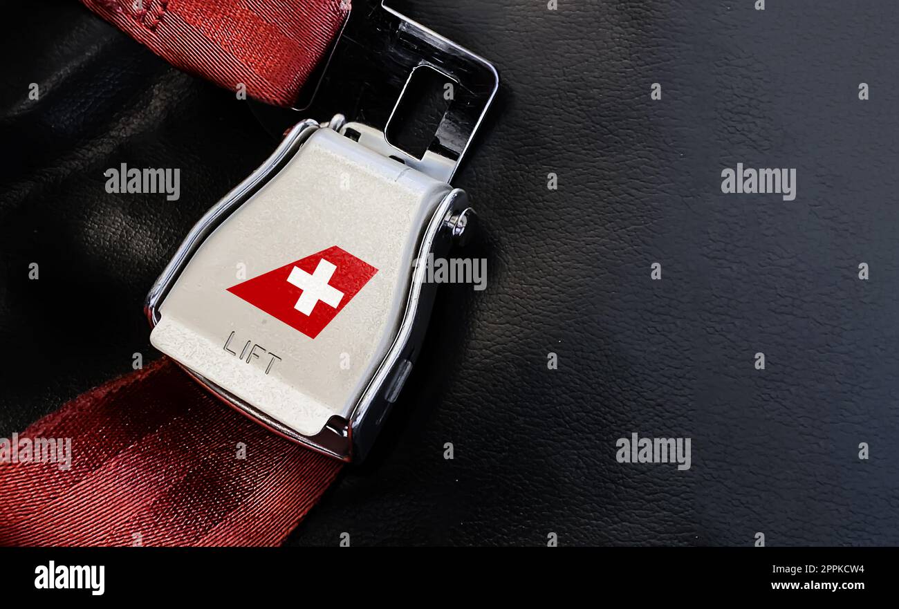 Dettaglio della fibbia della cintura di sicurezza con il logo Swiss Air su un mare vuoto Foto Stock