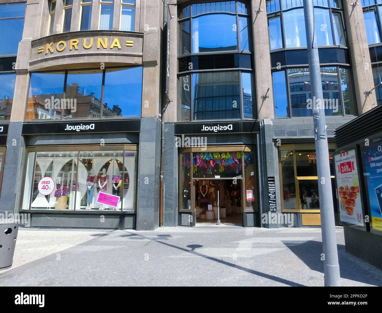 Desigual store immagini e fotografie stock ad alta risoluzione - Alamy