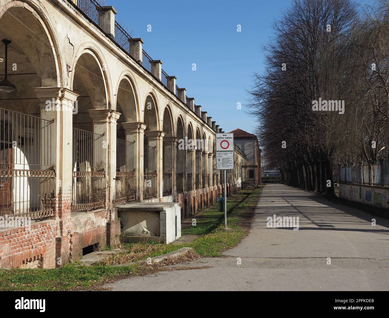 La Certosa ex monastero e portale d'ingresso all'asilo folle a Collegno Foto Stock