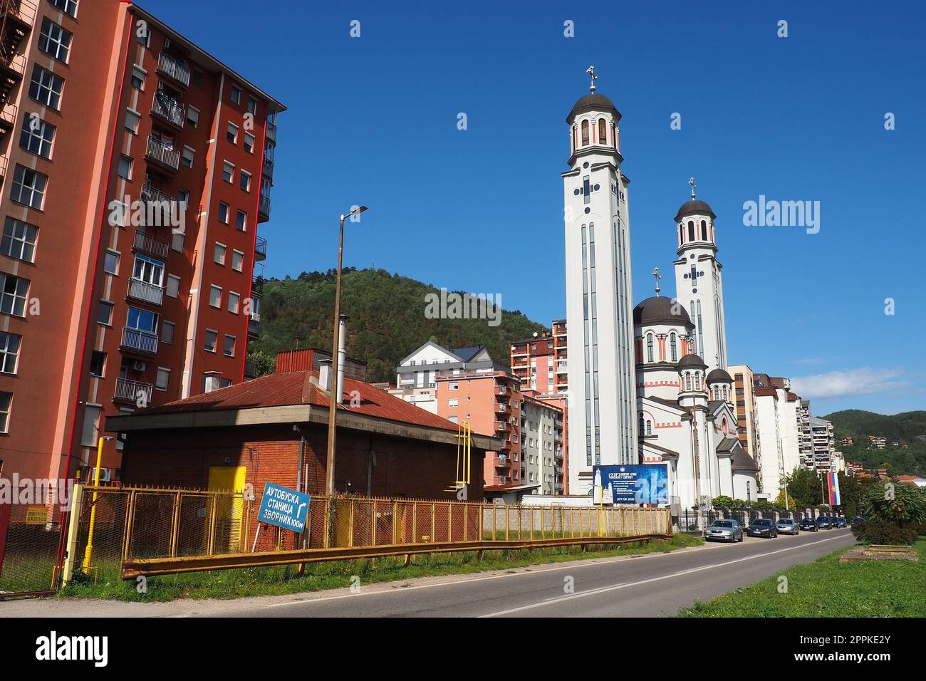 Zvornik, Bosnia ed Erzegovina, 1 ottobre 2022 la Cattedrale della Natività della Beata Vergine Maria a Zvornik dell'eparchia di Zvornik-Tuzla è la principale e più grande chiesa ortodossa di Zvornik Foto Stock