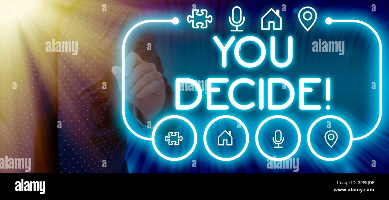 Segno di scrittura della mano che decidete. Concetto del Internet che dà una probabilità a qualcuno decidere sopra un insieme delle scelte Foto Stock