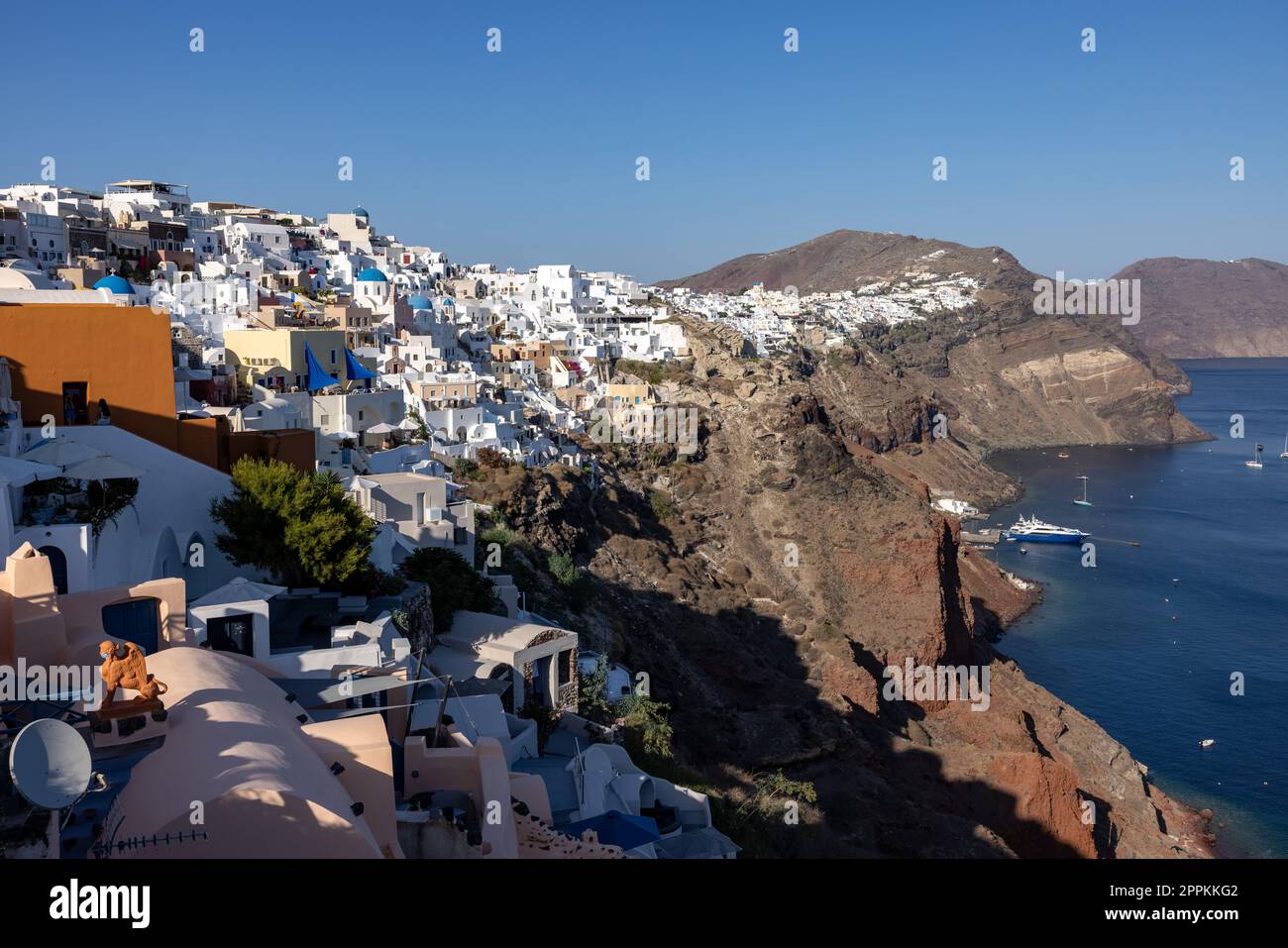 Case imbiancate a Oia sull'isola di Santorini, Cicladi, Grecia Foto Stock