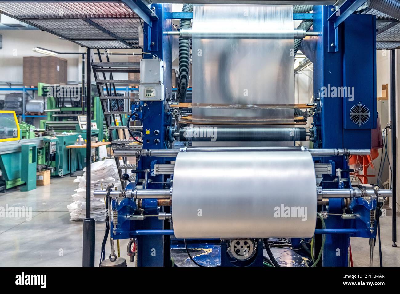 linea automatica per la produzione di sacchetti di plastica Foto Stock