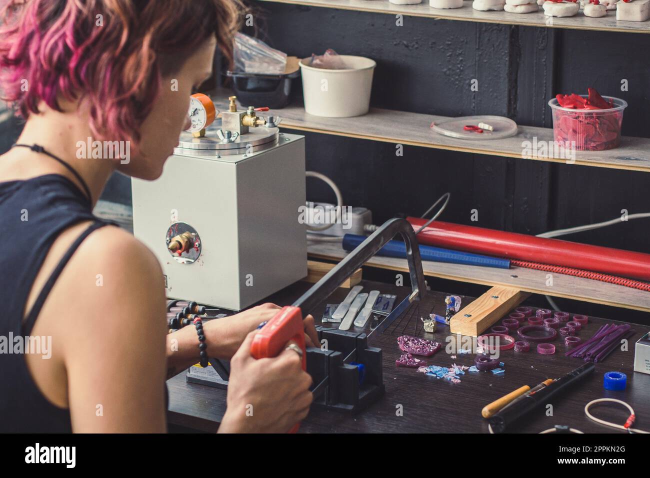 Primo piano gioielliere al lavoro concetto foto Foto Stock